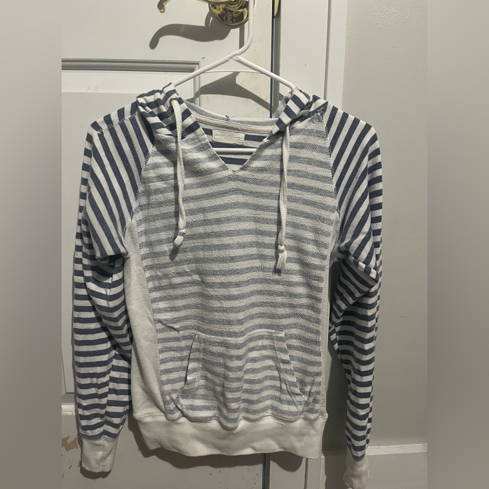 blue and white sweatshirt